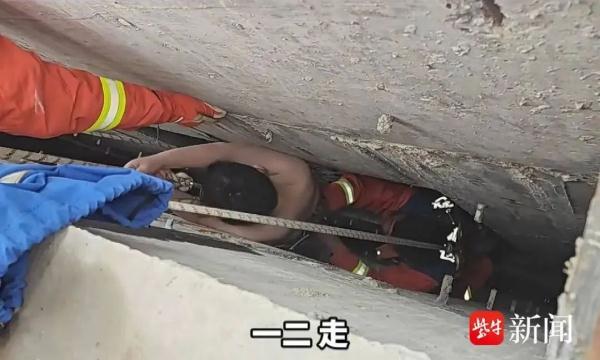 江苏11岁男孩,天台打雪仗失足坠落! 江苏11岁男孩,天台打雪仗失足坠落!