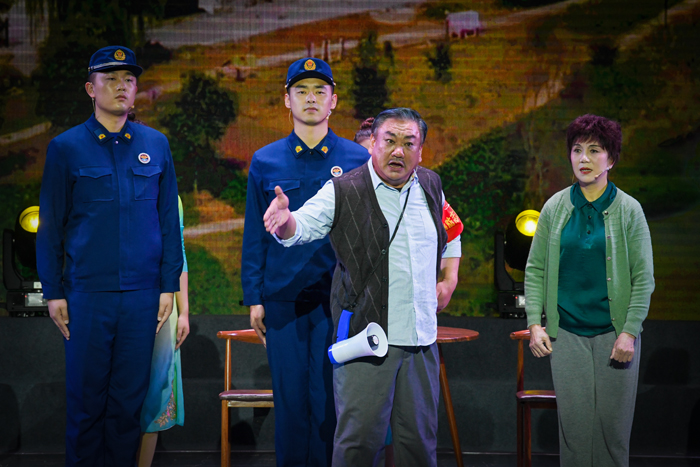 原创淮剧《村里有个“管得宽”》 (2).jpg 原创淮剧《村里有个“管得宽”》 (2).jpg