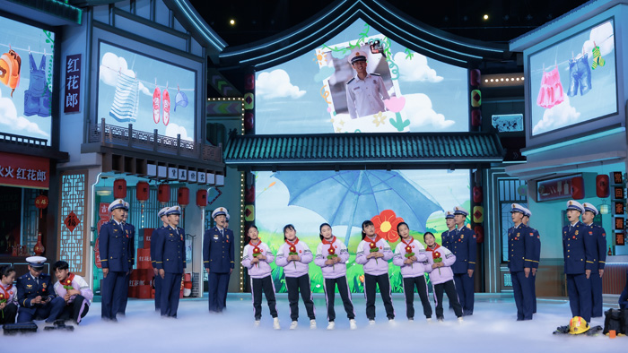 央视综艺频道《开门迎春晚》节目歌曲《送你一朵小红花》 (1).jpg 央视综艺频道《开门迎春晚》节目歌曲《送你一朵小红花》 (1).jpg